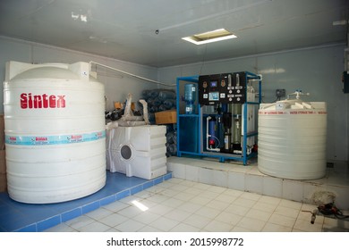 New Delhi, India-March 25, 2014: RO Plant Of Sarvajal Water  In Jhuggi Jhopri Colony In New Delhi, The Water ATMs In The Colony Are Operated By A Pre Paid Card That Can Be Topped Up At The Plant 