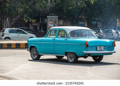  New Delhi, India-March 6 2022: Antique Vintage Ford Car On Road Of Connaught Place During Traffic.