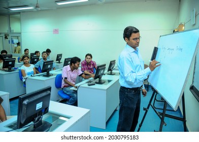 New Delhi, India-Sep 1 2019: Professor Teaching A Lecture At Multi Media Lab, Inter University Consortium For Technology Enabled Flexible Education And Development At IGNOU Campus. Teaching Of Student