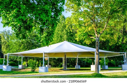 New Entertainment Tent At A Meadow - Photo