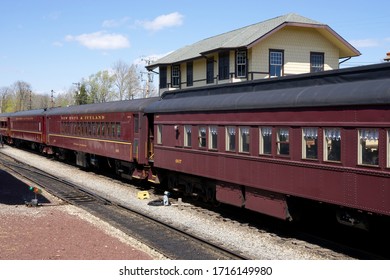 New Hope, PA / USA - April 26, 2020: The New Hope And Ivyland Railroad Runs Vintage Passengers Cars And Locomotives For It Family Excursion Service Along The Delaware River In Scenic Bucks County, PA.