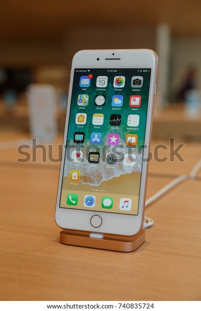 Olay, olay Dışarı Saf  New Iphone 8 Plus Seen Apple Stock Photo (Edit Now) 740835724