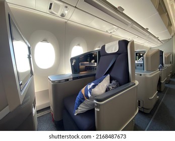 334 Airbus A350 Business Class Images, Stock Photos & Vectors 