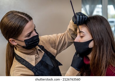 A New Make-up Artist Invited A Young Client In A Special Mask For Make-up During A Pandemic. The Concept Of Salons During A Pandemic