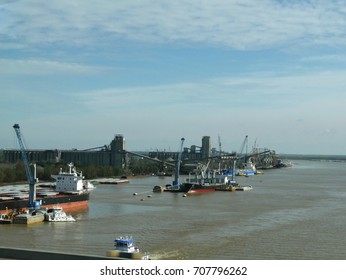 NEW ORLEANS, LOUISIANA—JANUARY 2017: Barges And Cargo Vessels At The Mississippi River In New Orleans, Louisiana On A Cold Morning.