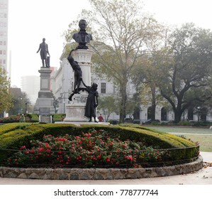 NEW ORLEANS, LOUISIANA—JANUARY 2017:  Statue Of Millionaire John McDonogh In Lafayette Square, New Orleans  On A Cold Foggy Day. McDonogh Donated Over $700 Million To The New Orleans Public Schools.