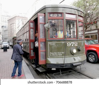 NEW ORLEANS, LOUISIANA—Passengers Get On A Green RTA Street Car Line In New Orleans, Louisiana In January 2017. The Street Cars Have Wooden Seats, Open Windows And No Airconditioning Units.