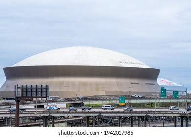 NEW ORLEANS, LA - MARCH 19, 2021: Superdome And Smoothie King Center In Background With Traffic On Interstate 10 In Foreground