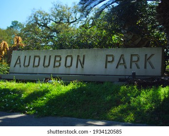 New Orleans, LA - March 4, 2021: Audubon Park In New Orleans. The Park Features A Walking Path, Exercise Spots, And A Golf Course. 