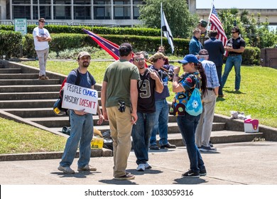 NEW ORLEANS, LA - MAY 7, 2017: Demonstrators Opposing The Removal Of The Robert E. Lee Statue At Lee Circle In New Orleans.