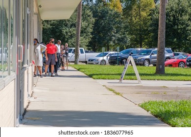 NEW ORLEANS, LA - OCTOBER 17, 2020: Front Of Line For Voting At Lake Vista Polling Place