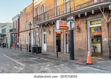 New Orleans, LA - October 25, 2021: A Slushi And Street Food Restaurant In Traditional Architecture On Bourbon Street In The French Quarter.