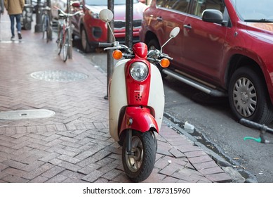 1 Classic Honda Metro Scooter Images, Stock Photos & Vectors | Shutterstock