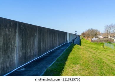 NEW ORLEANS, LA, USA - MARCH 3, 2021: Levee Flood Wall On London Avenue Canal In Gentilly Neighborhood