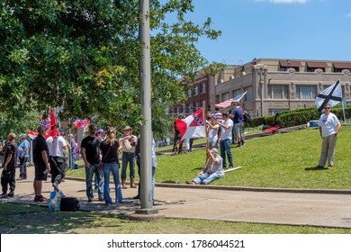 NEW ORLEANS, LA, USA - MAY 7, 2017: Demonstrators Protesting The Removal Of The Robert E. Lee Statue In The Central Business District