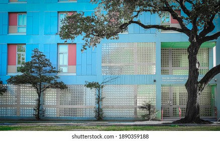 New Orleans, Louisiana United States - December 25 2020: A Mid Century Building With Walls Of Glass Block