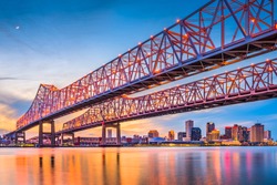 New Orleans, Louisiana, USA Na Mostě Crescent City Connection Bridge Přes řeku Mississippi.