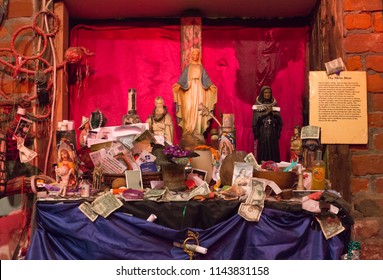 New Orleans, Louisiana / USA - June 24 2017: Museum Of The History Of The Voodoo Cult In The French Quarter In New Orleans, USA. Old Human Skull, Bones And Ritual Accessories For Voodoo Rituals