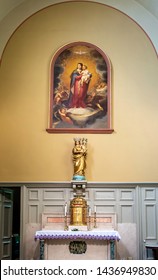 New Orleans, USA - Dec 11, 2017: Statue And Painting Of Virgin Mary And Baby Jesus At Altar Of Iconic St. Louis Cathedral At The French Quarter. Many Visitors Frequent This Holy And Historic Venue.