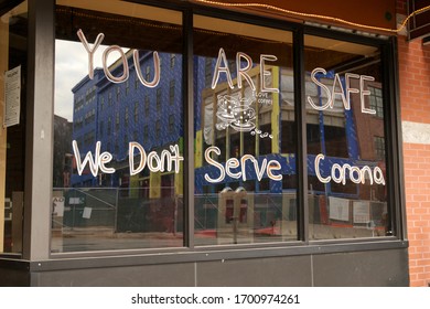 New Providence, NJ / USA - April 11, 2020: Large Brightly Colored Signage Alerting The Public To Closures And Lockdowns Have Gone Up In Communities Throughout The US Since The COVID-19 Outbreak.