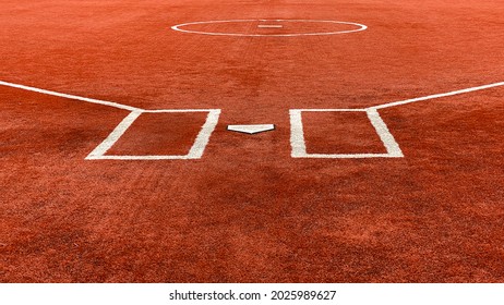 A New Red Colored Artificial Turf Baseball Sports Field Ball Diamond Surface