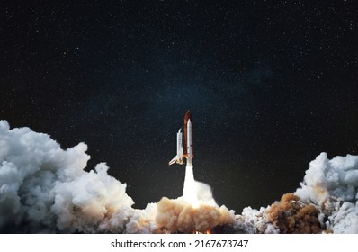 New space shuttle rocket with smoke and blastoff successfully takes off into the starry sky. Spaceship liftoff into deep dark space. concept. Travel to cosmos 
