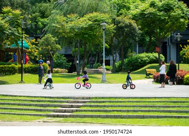 New Taipei City, Taiwan-April 5, 2021: Fumei Park In Xinzhuang District Is A Rezoned Park In Touqian, Covering An Area Of ​​about 2,000 Pings.