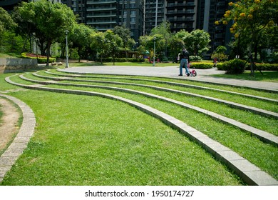 New Taipei City, Taiwan-April 5, 2021: Fumei Park In Xinzhuang District Is A Rezoned Park In Touqian, Covering An Area Of ​​about 2,000 Pings.