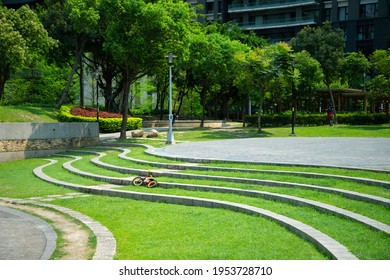 New Taipei City, Taiwan-April 5, 2021: Fumei Park In Xinzhuang District Is A Rezoned Park In Touqian, Covering An Area Of ​​about 2,000 Pings.