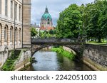 New Town Hall or Neues Rathaus and the Leineschlossbrücke bridge over the river Leine in Hanover, Germany