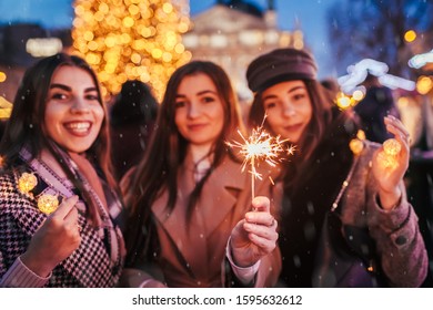 Group Four Happy Women Dancing Sparklers Stock Photo 1517241992 ...