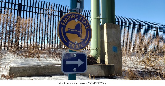 New York, New York 020421: Blue And Yellow Empire State Trail Sign In Fort Washington Park In Manhattan's Inwood Neighborhood. The Empire State Trail Is A New Statewide Trail In New York.