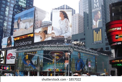 Download Times Square Blank Billboard Images Stock Photos Vectors Shutterstock