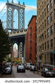 New York, America 06-10-2017 : New York City street scene with bridge and buildings in Brooklyn

