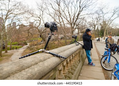 NEW YORK - CIRCA MARCH 2016: Digital Camera For Taking Timelapse In Central Park. Central Park Is An Urban Park In Middle-upper Manhattan, Within New York City.