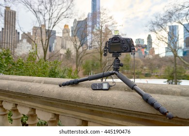 NEW YORK - CIRCA MARCH 2016: Digital Camera For Taking Timelapse In Central Park. Central Park Is An Urban Park In Middle-upper Manhattan, Within New York City.