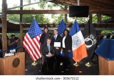 NEW YORK CITY - AUGUST 5 2015: The 2015 Sapolin Awards Were Given Out During A Banquet At The Bronx Zoo On The 25th Anniversary Of The ADA. MOPD Commissioner Victor Calise With Award Recipients
