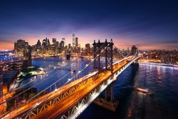 Ciudad De Nueva York - Hermosa Puesta De Sol Sobre Manhattan Con El Puente De Manhattan Y Brooklyn
