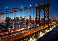 New York City - Vacker Solnedgång över Manhattan Med Manhattan Och Brooklyn Bridge