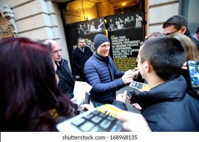 NEW YORK CITY - DECEMBER 28, 2013: Actor Daniel Craig Greets Fans Outside Of A Broadway Theater Where He Is Starring In A Production Of The Play Betrayal. 