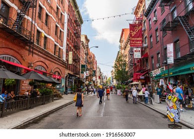 New York City, New York - July 30, 2016: People Walking By The Italian Restaurants And Shops On Mulberry Street, Little Italy In Lower Manhattan