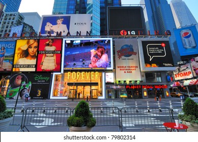 NEW YORK CITY - JUNE 27, 2010: The Landmark Bertelsmann Building In Times Square Is Home To The Flagship Stores Of Planet Hollywood And Forever 21 Among Others June 27, 2010 In New York, NY.