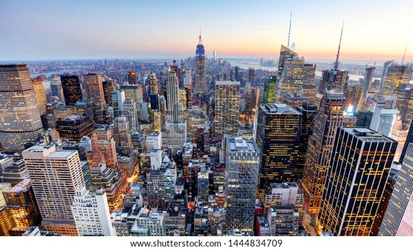 ニューヨークシティー マンハッタンスカイライン の写真素材 今すぐ編集