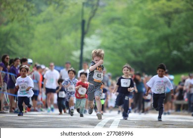 NEW YORK CITY - MAY 10 2015: New York Road Runners Sponsored A Kids' Run In Central Park To Mark The 9th Annual Japan Day. Kids 2 - 12 Participated In Groups Staggered By Age & Sex