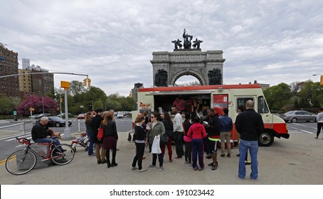 NEW YORK CITY - MAY 4 2014: The Prospect Park Alliance Sponsors A Bimonthly Food Truck Rally At Grand Army Plaza During Spring & Summer Months.Kimchi Taco Korean Barbecue Truck With Arch In Background