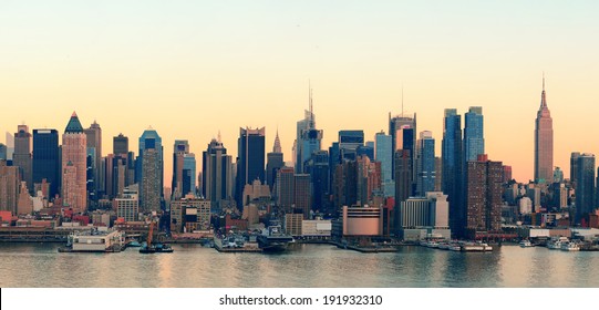 New York City midtown Manhattan sunset skyline panorama view over Hudson River