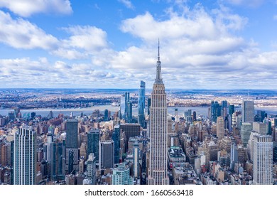 Городской пейзаж Нью-Йорка с Хадсон-Ярдом в дневное время, аэрофотосъемка