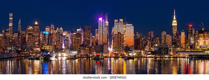 New York City Midtown Skyline At Night With Architecture