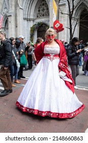 New York City, NY- April 17, 2022: A Person In A Queen Of Hearts Costume, Poses For The Crowd On Fifth Avenue During The Annual Easter Bonnet Parade.