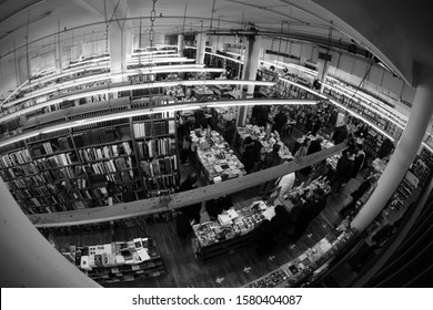 New York City, NY - Novermber 20, 2019: Unidentified People Walking The Small Halls Of The Strand Book Store In Manhattan New York City, NY 